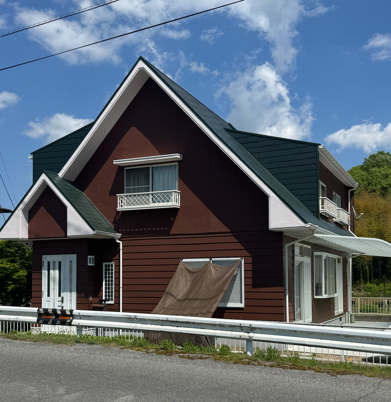 【施工事例】三原市本郷町Y様邸の外壁塗装工事を行いました。（仕様材料:フッ素REVO1000）