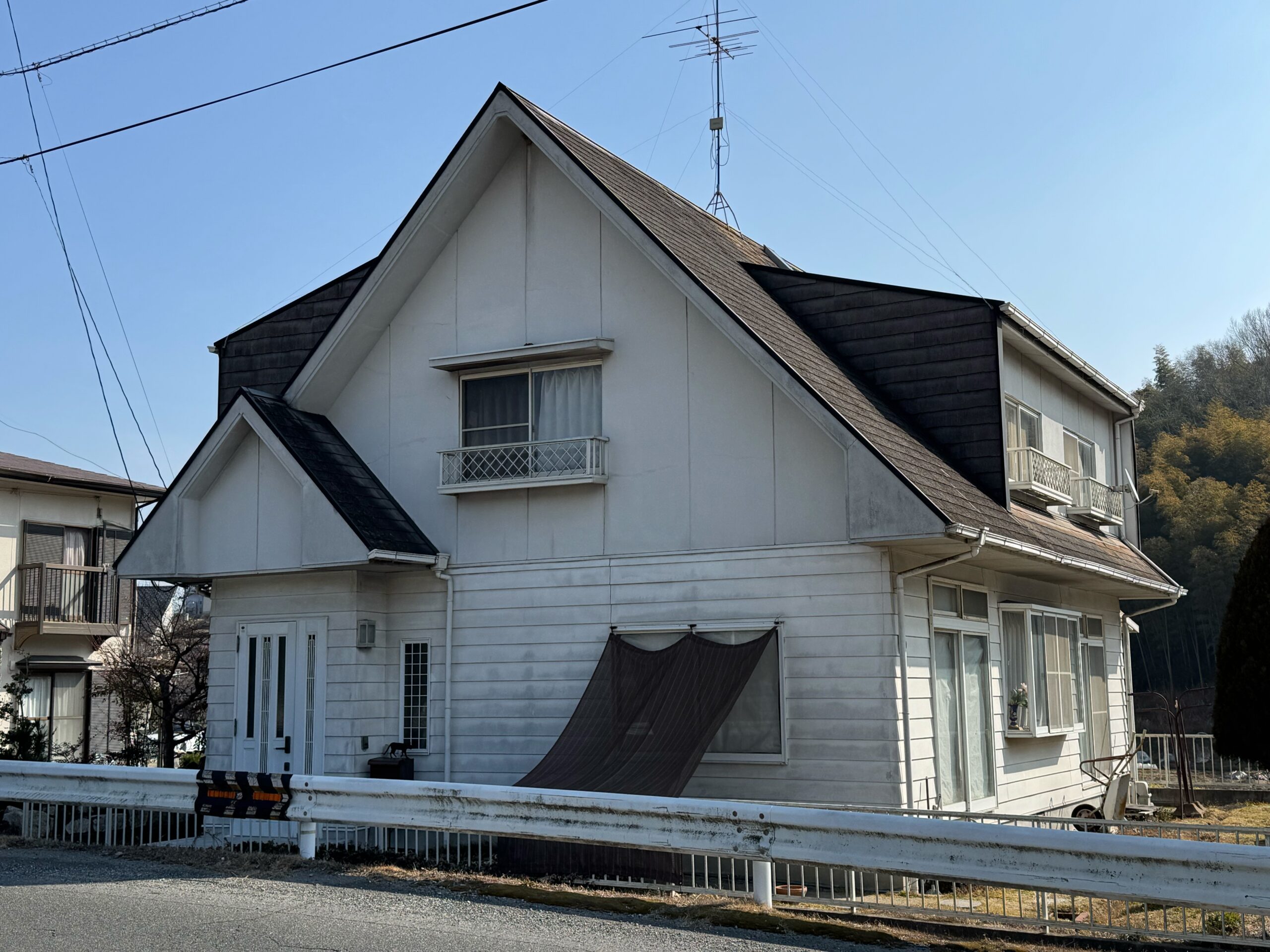 【施工事例】三原市本郷町Y様邸の外壁塗装工事を行いました。（仕様材料:フッ素REVO1000）